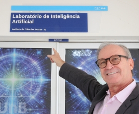 Vice-reitor da UnB, professor Márcio Muniz, visita o novo laboratório de Inteligência Artificial, no Bloco de Salas de Aula Norte (BSAN). 20/03/2026. Foto: Beto Monteiro/Ascom GRE